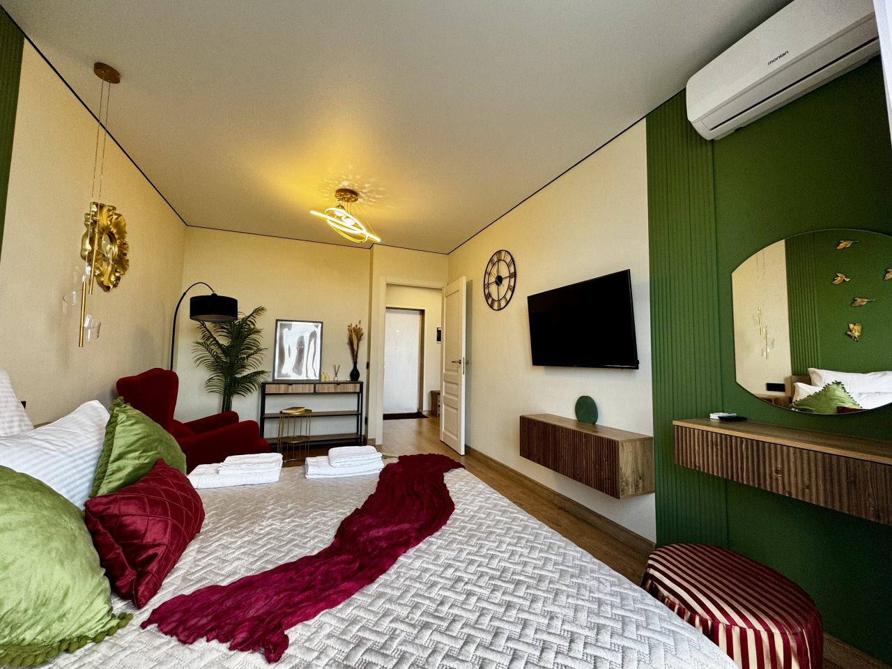 Полулюкс (Квартира 1-к. 42 м². «Изумрудная»), Апартаменты На Красных Партизан