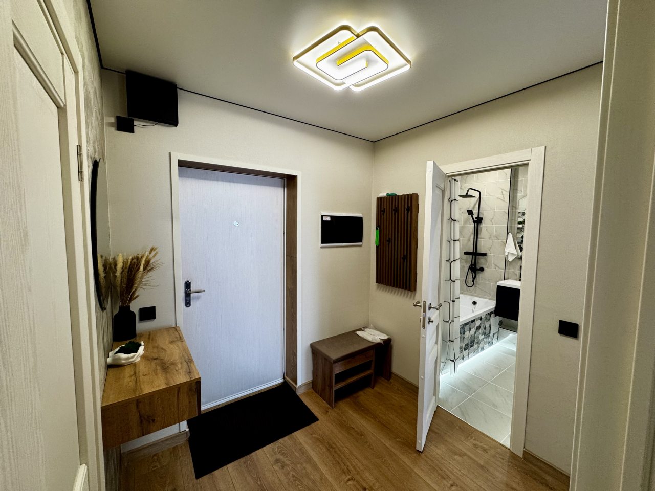 Полулюкс (Квартира 1-к. 42 м². «Изумрудная»), Апартаменты На Красных Партизан