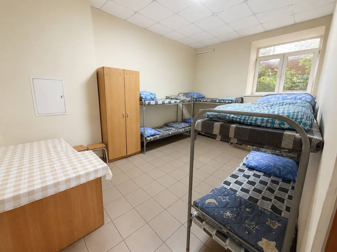 Восьмиместный (Спальное место в общем 8-местном женском номере с окном), Хостел Гарант