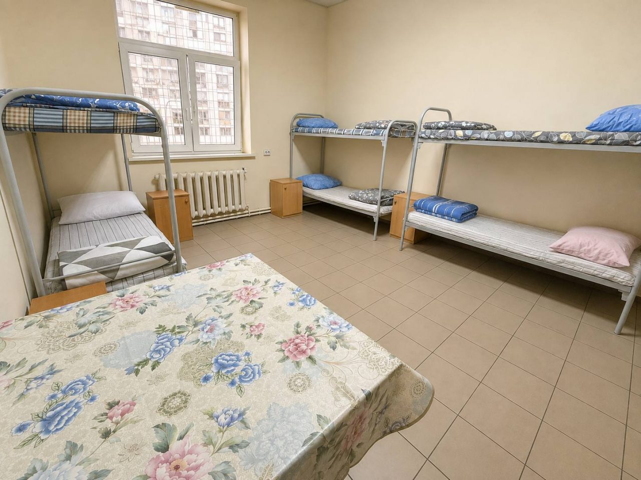 Восьмиместный (Спальное место в общем 8-местном женском номере с окном), Хостел Гарант