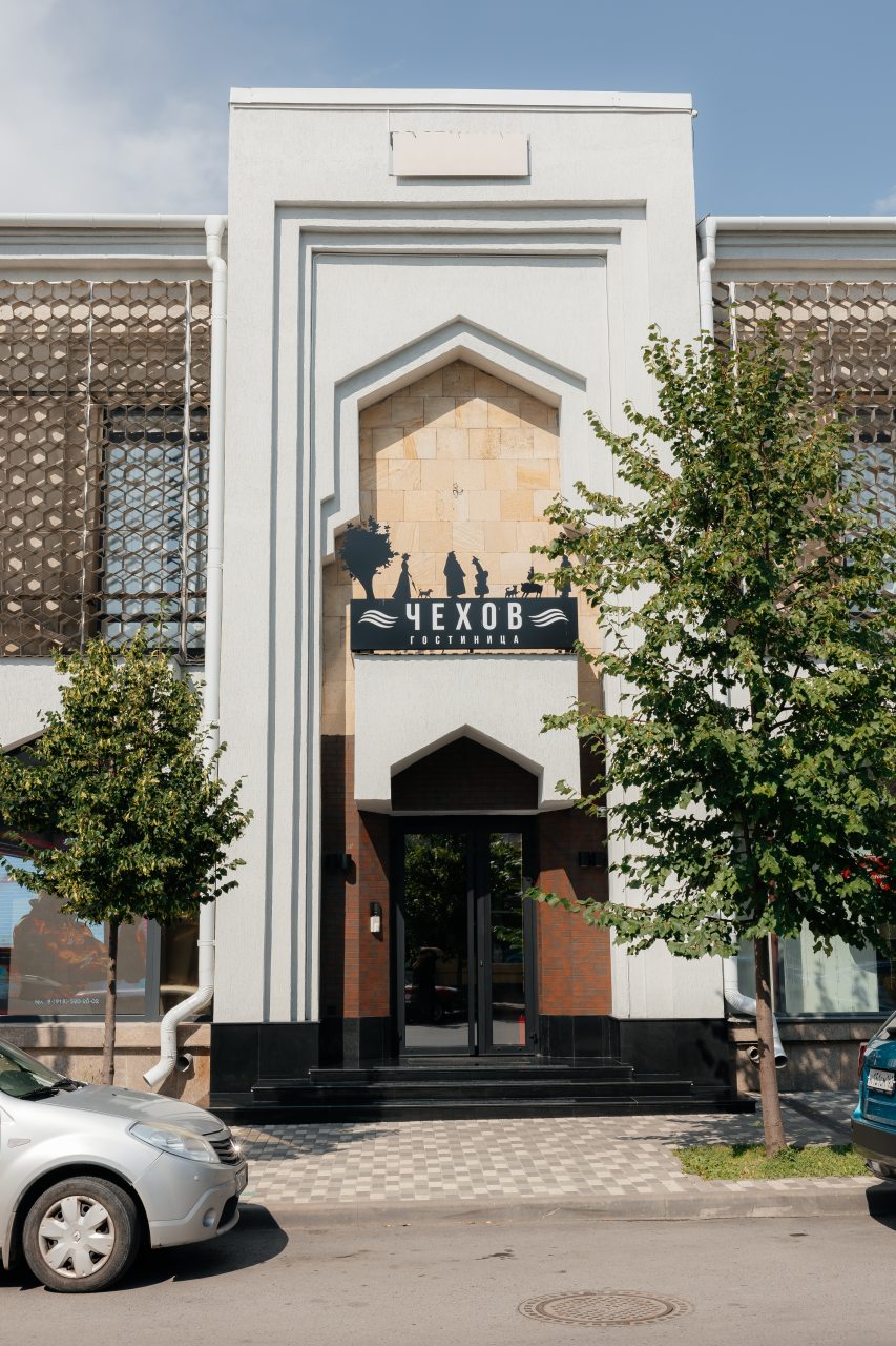 Частная парковка, Гостиница Чехов