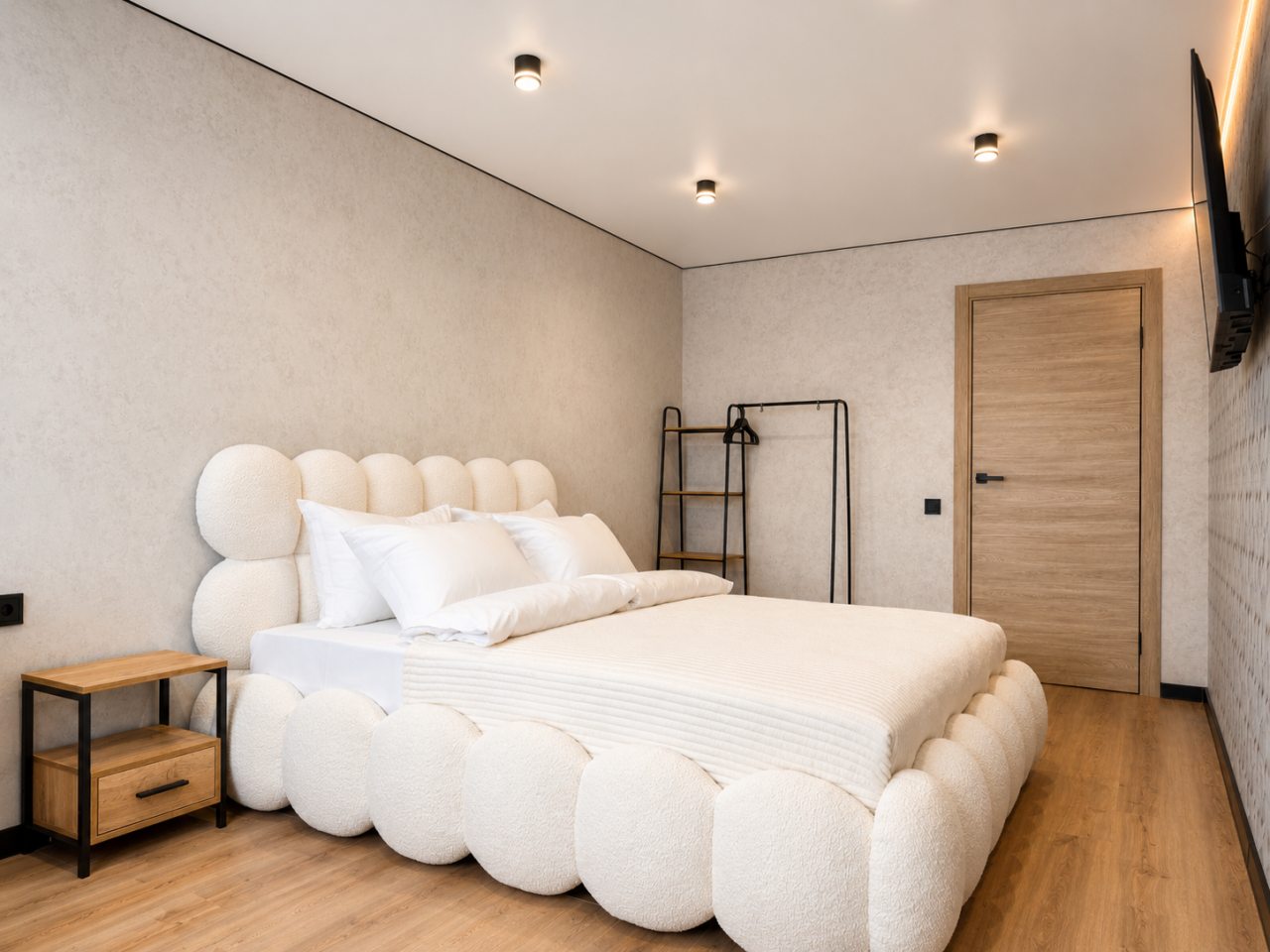 Апартаменты (ApartMari Стильная 3-комнатная квартира в центре Калининграда возле острова Канта), Апартаменты ApartMari на Октябрьской 27