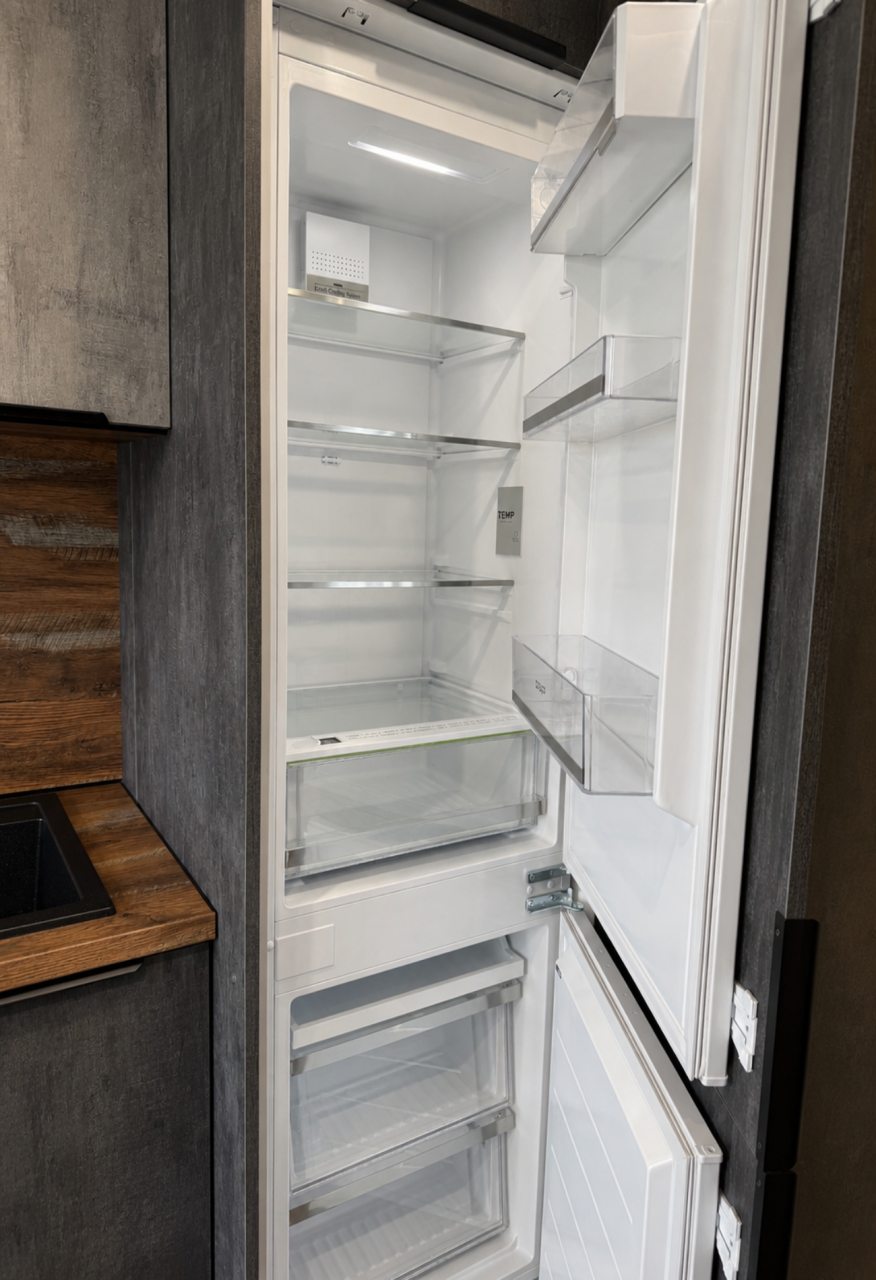 Апартаменты (ApartMari Стильная 3-комнатная квартира в центре Калининграда возле острова Канта), Апартаменты ApartMari на Октябрьской 27