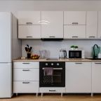 Полностью оборудованная кухня с необходимой техникой