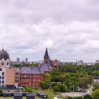 Апартаменты (ApartMari Сказочные апартаменты в центре с шикарным видом на город и Кафедральный собор), Апартаменты ApartMari на Генерала Карбышева 4