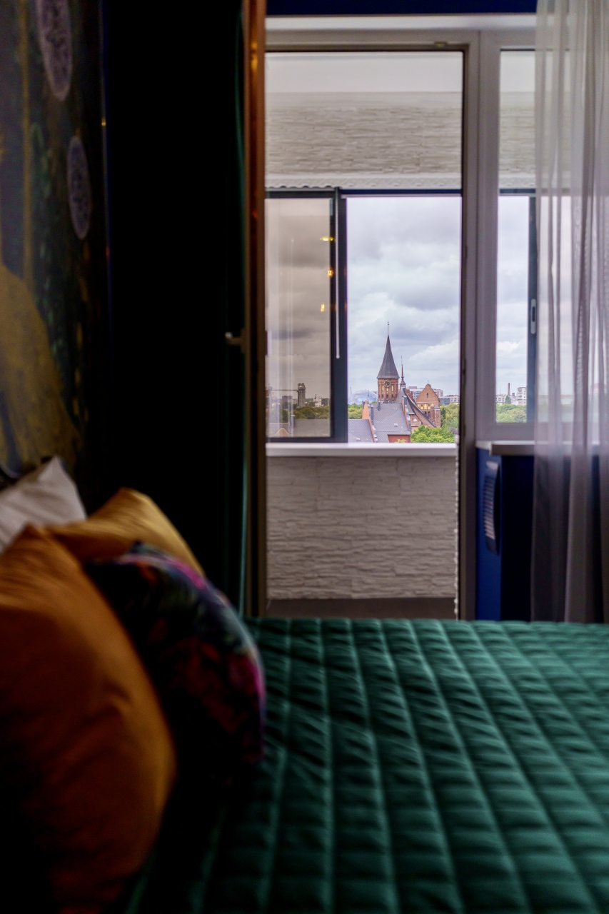 Апартаменты (ApartMari Сказочные апартаменты в центре с шикарным видом на город и Кафедральный собор), Апартаменты ApartMari на Генерала Карбышева 4