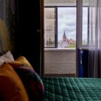 Апартаменты (ApartMari Сказочные апартаменты в центре с шикарным видом на город и Кафедральный собор), Апартаменты ApartMari на Генерала Карбышева 4