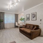 Трёхместный и более (Три комнаты счастья), Апартаменты Три комнаты счастья