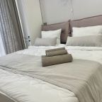 Студио (Сочи 350 м до пляжа • Для 2 гостей • Кровать 180 см • Кофемашина • Балкон и боковой вид на море), Апартаменты На Ленина 219/6Б