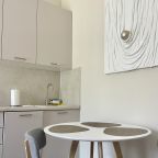 Апартаменты (У реки • потолки 3,2 м • 28 м² • До 3 гостей • Дизайнерский интерьер • Бесконтактное заселение 24/7), Апартаменты По улице Искры 88к3