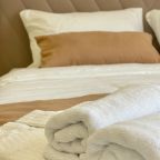 Апартаменты (У реки • потолки 3,2 м • 28 м² • До 3 гостей • Дизайнерский интерьер • Бесконтактное заселение 24/7), Апартаменты По улице Искры 88к3