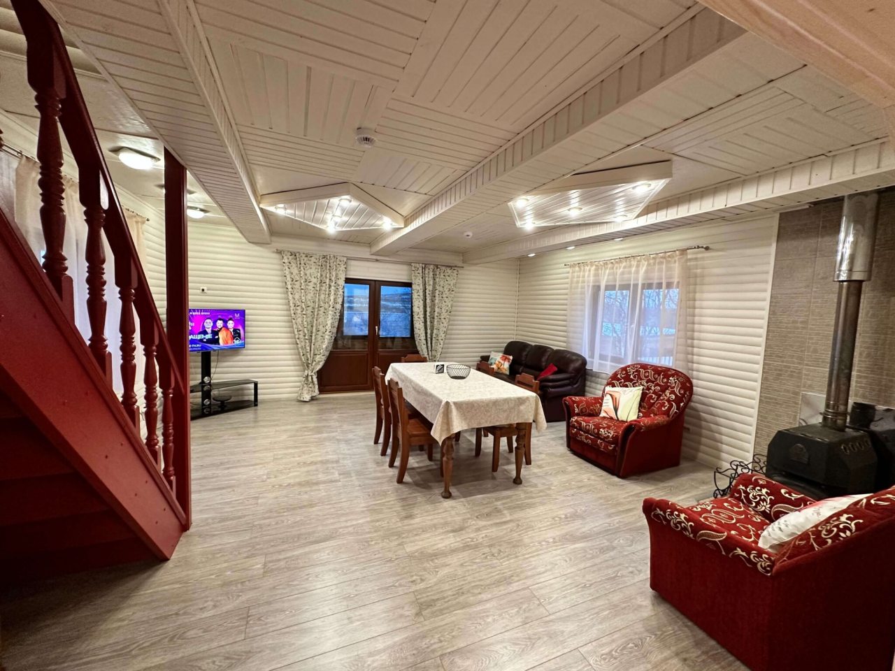 Десятиместный (Коттедж), Коттедж Polar Inn House