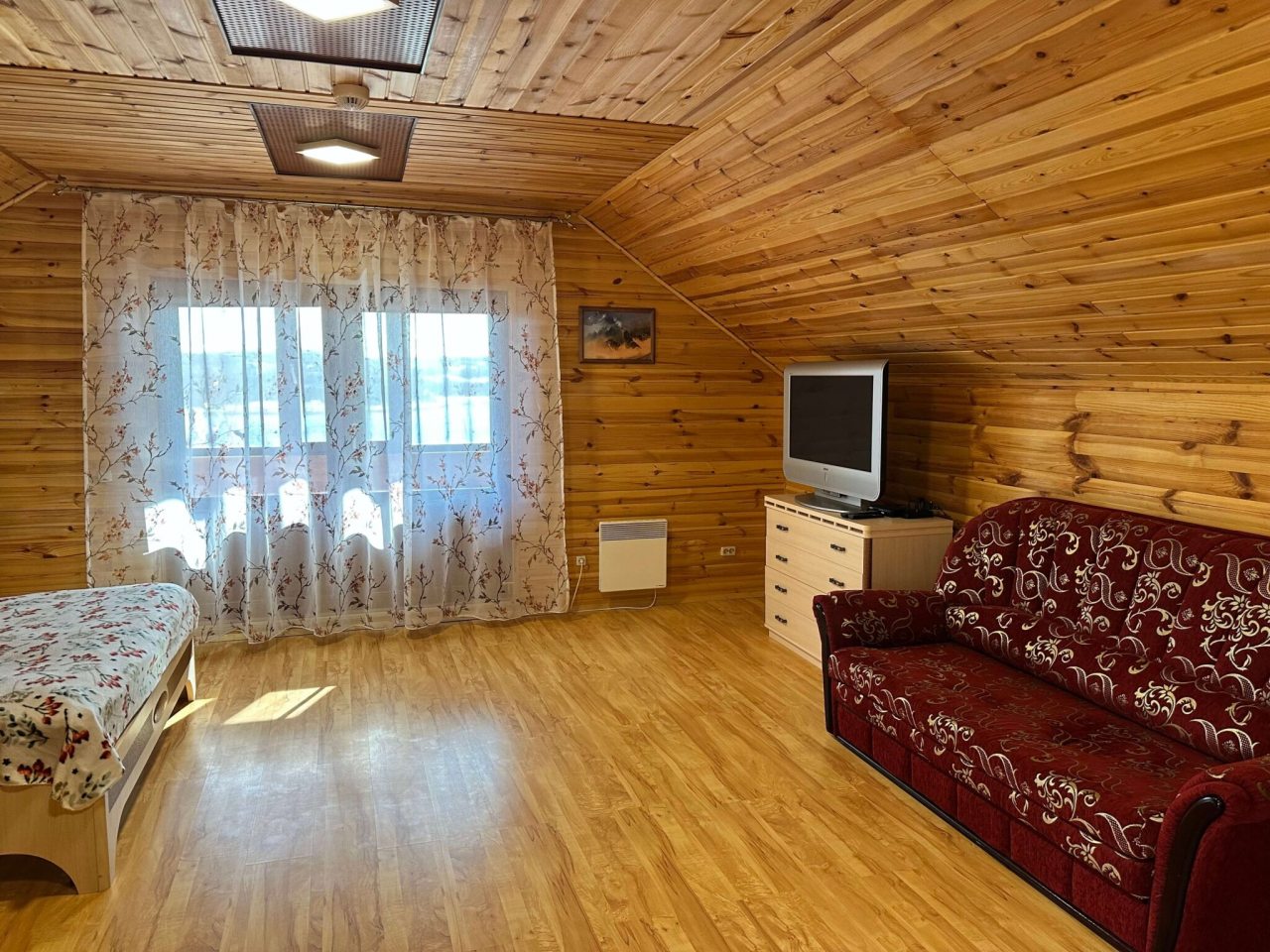 Десятиместный (Коттедж), Коттедж Polar Inn House