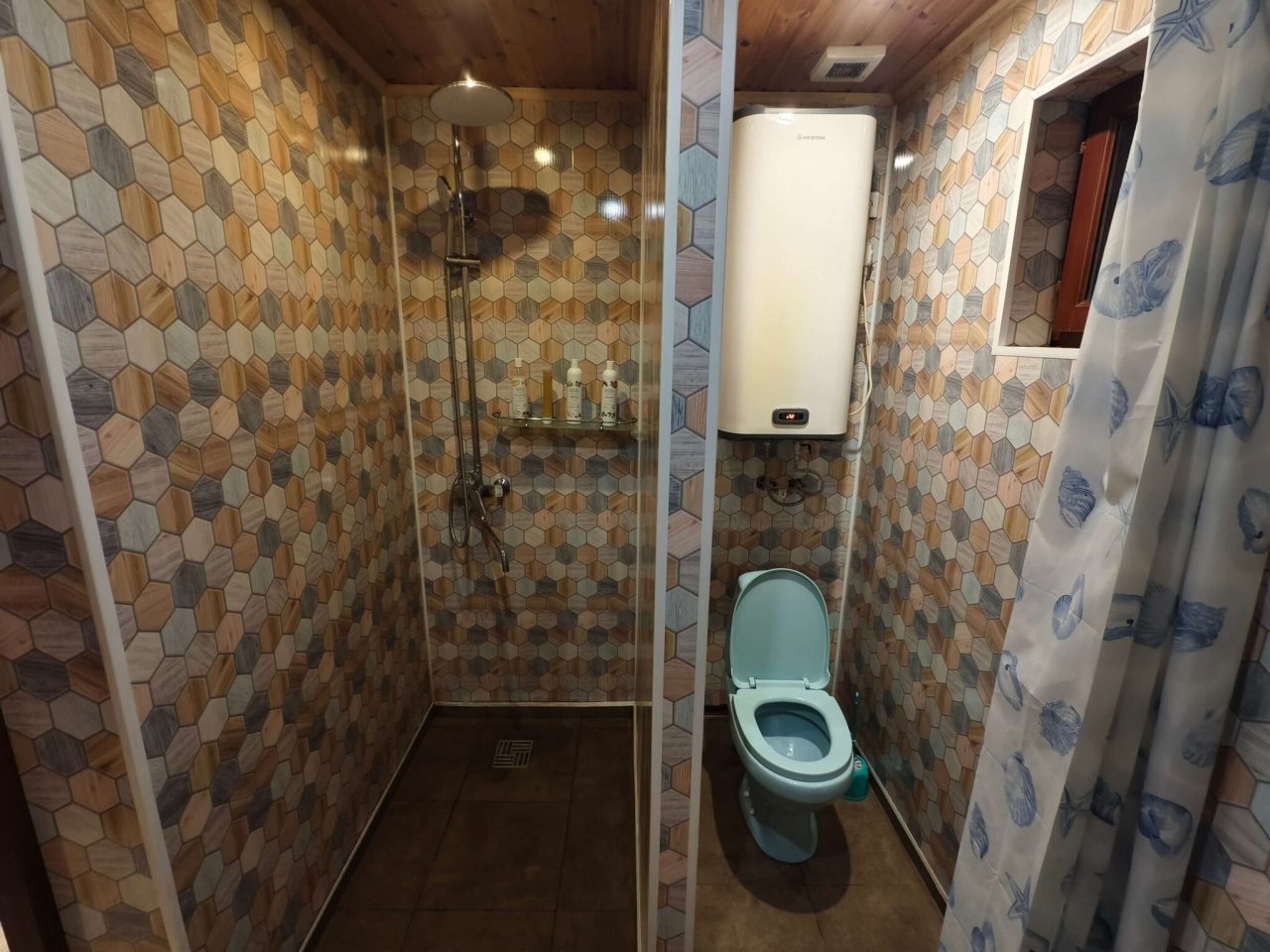 Русская баня на дровах, Коттедж Polar Inn House