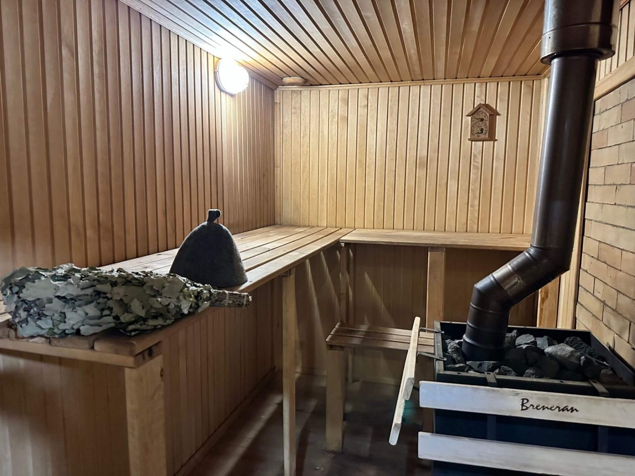 Русская баня на дровах, Коттедж Polar Inn House
