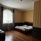 Полулюкс, Гостиница Статус