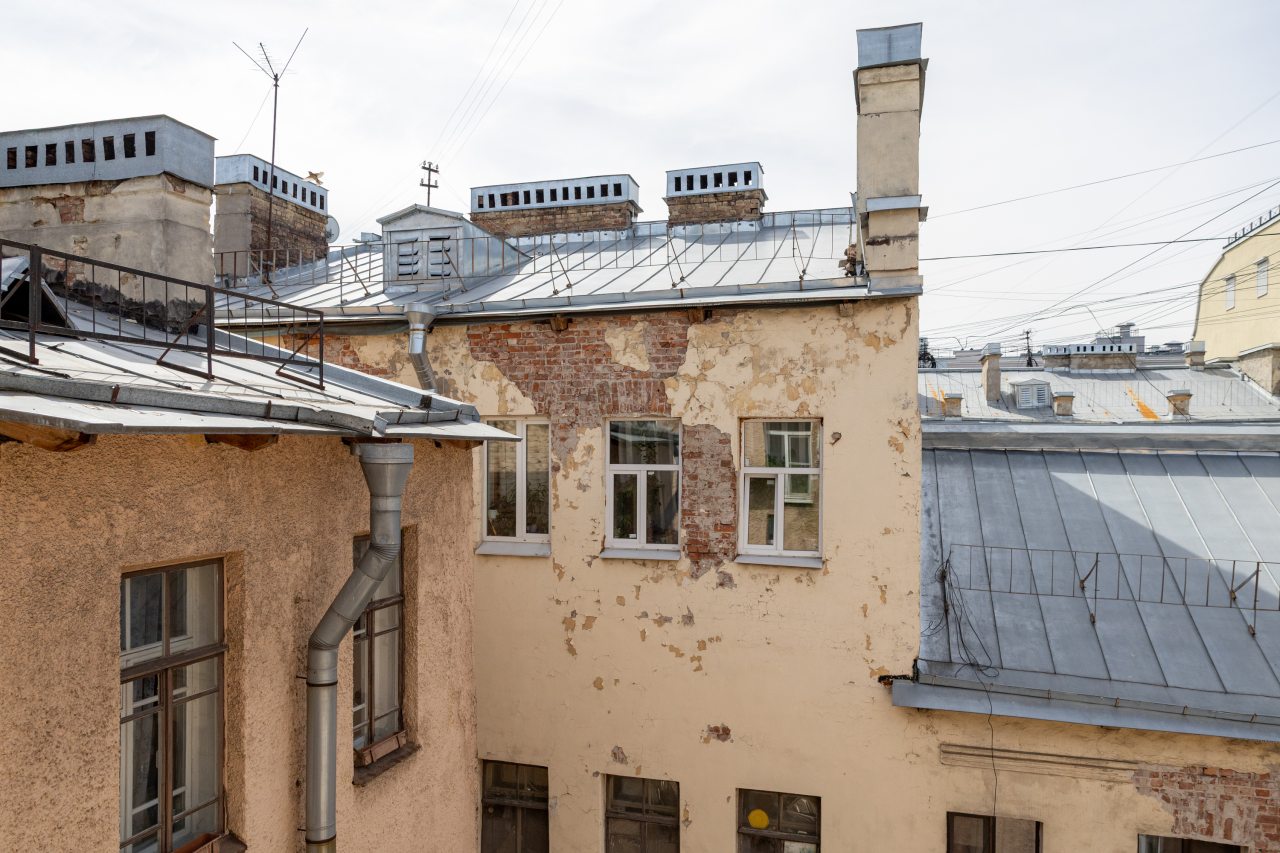Квартира (С видом на крыши на Васильевском острове), Апартаменты 1912 на Малом проспекте Васильевского острова