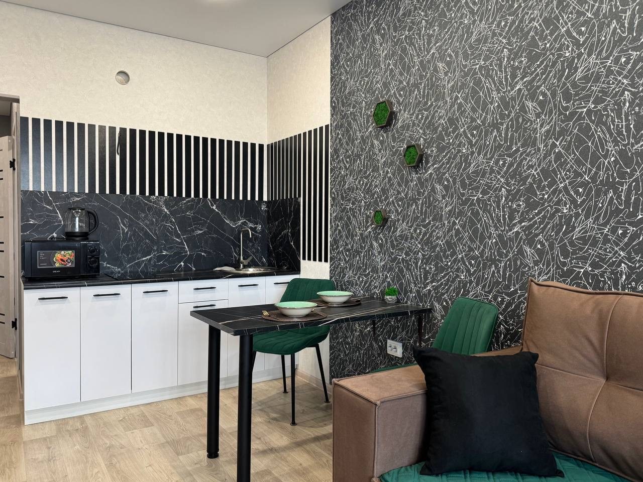 Трёхместный и более (Номер 65), Апартаменты Черногорская