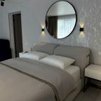 Коттедж (Зеркальный Карп премиум рядом с бассейном), База отдыха Плавни
