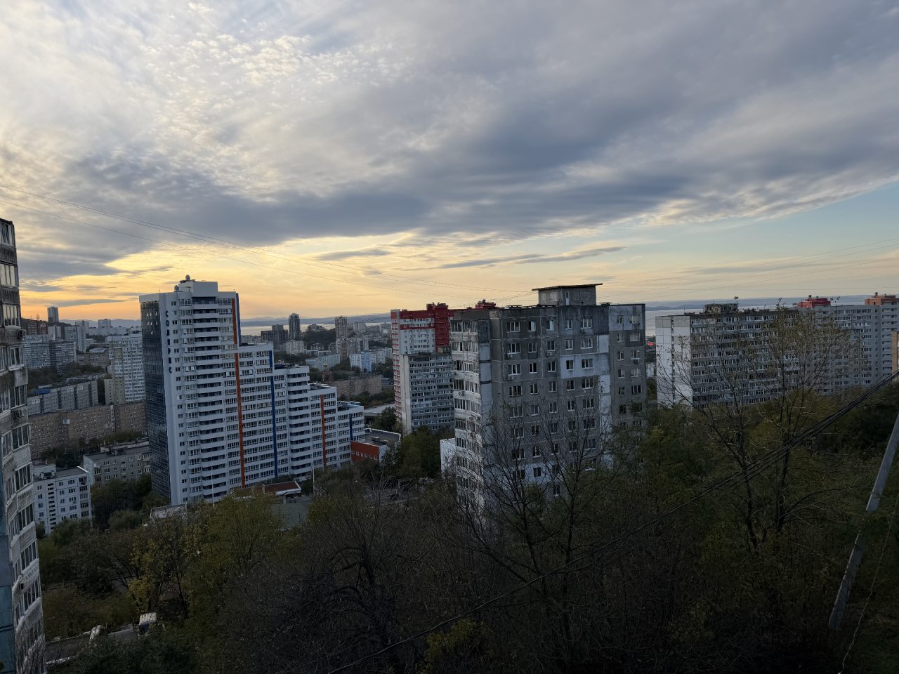 Трехместный Женский (Уютные спальные номера в женском трехместном номере с видом на город), Гостиница Карпинского