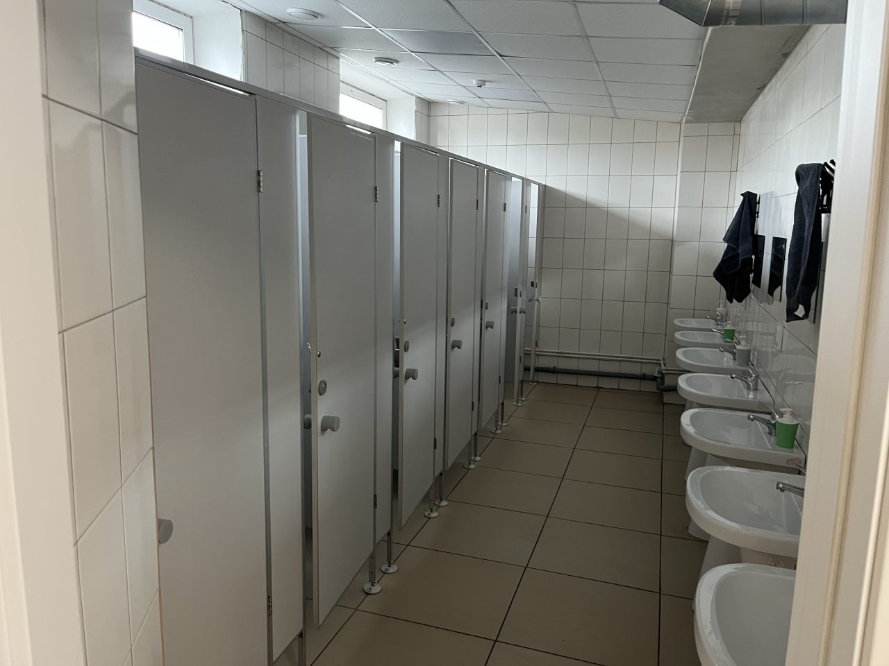 Трёхместный и более, Хостел Победа