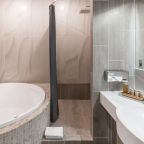 Люкс (King Luxe), Отель Kamarooms Business Hotel & Spa