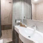 Люкс (King Luxe), Отель Kamarooms Business Hotel & Spa