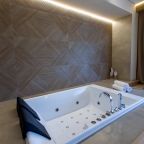 Люкс, Отель Kamarooms Business Hotel & Spa