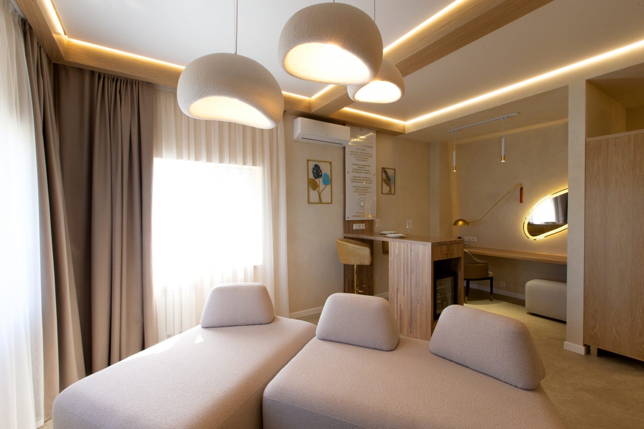 Люкс (Yamaguchi), Отель Kamarooms Business Hotel & Spa
