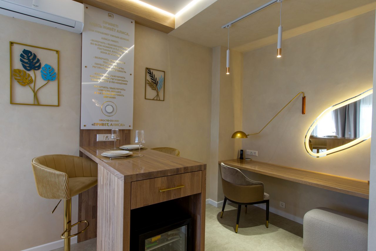 Люкс (Yamaguchi), Отель Kamarooms Business Hotel & Spa