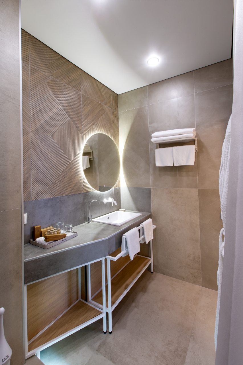 Люкс (Yamaguchi), Отель Kamarooms Business Hotel & Spa