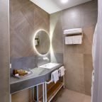 Люкс (Yamaguchi), Отель Kamarooms Business Hotel & Spa