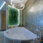 Люкс (Yamaguchi), Отель Kamarooms Business Hotel & Spa