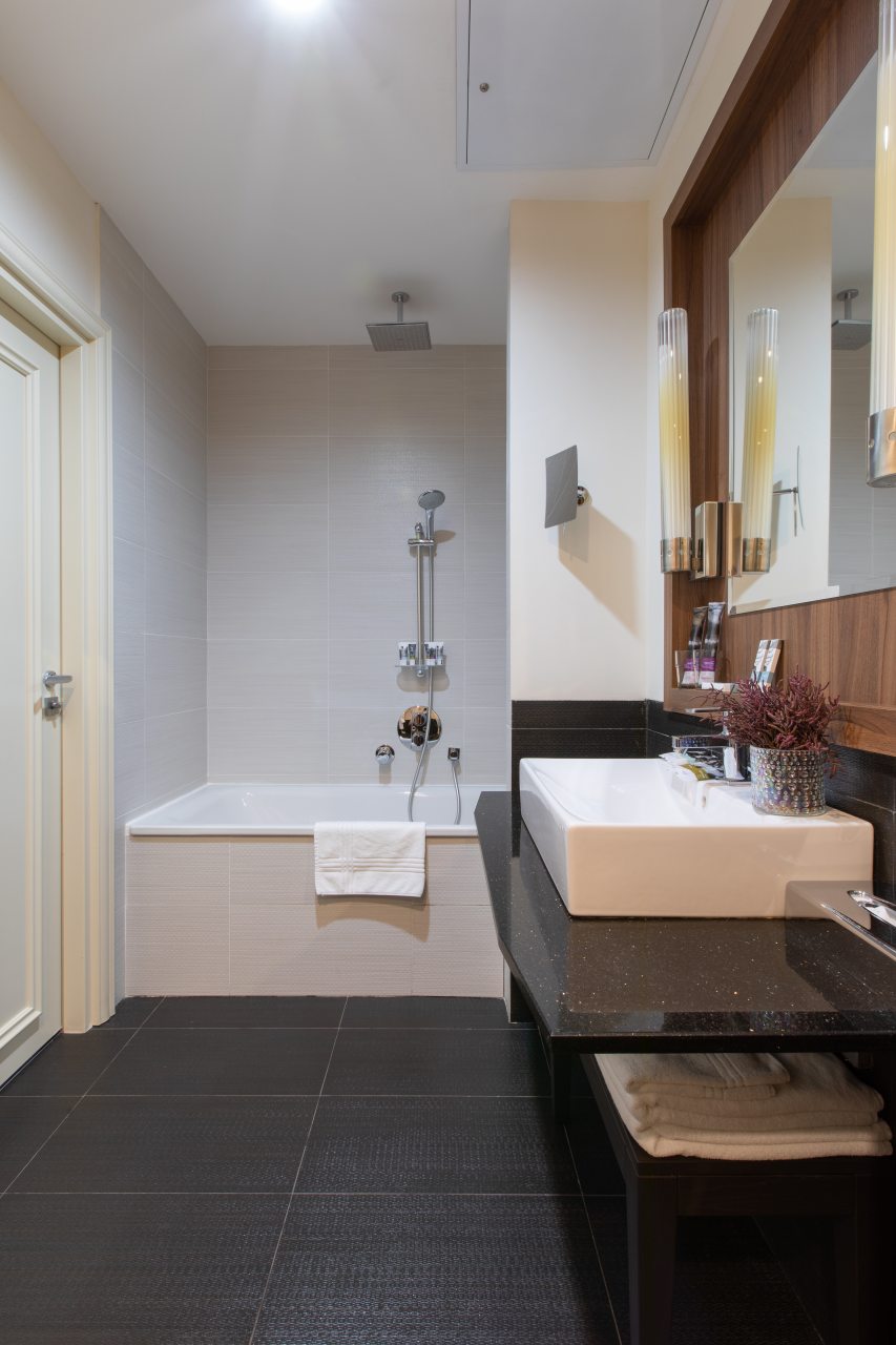 Люкс, Отель Mercure