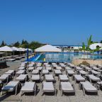 подогреваемый бассейн с морской водой в шаговой доступности, Гостевой дом Орион