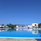 подогреваемый бассейн с морской водой в шаговой доступности, Гостевой дом Орион