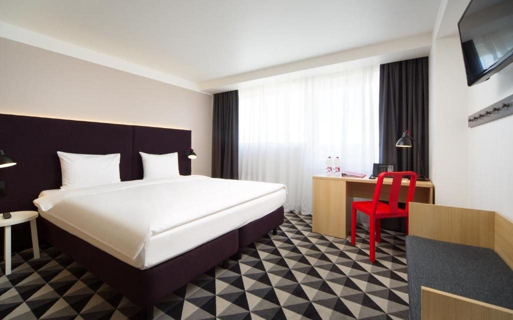 Двухместный (Улучшенный двухместный номер SMART с 1 кроватью или 2 отдельными кроватями) отеля AZIMUT Сити Отель Мурманск