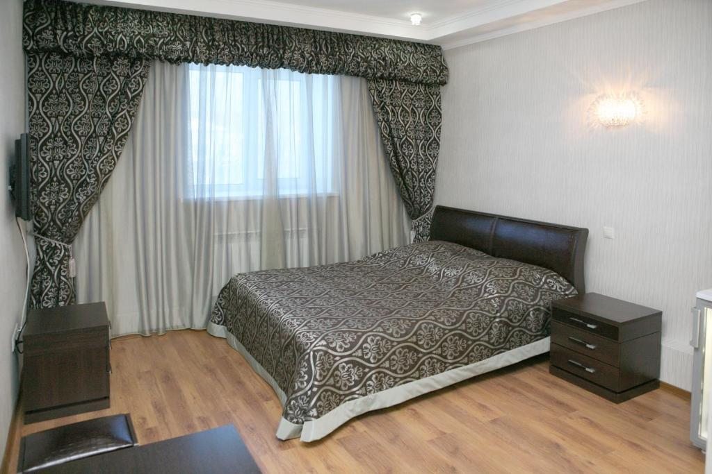 Двухместный (Двухместный номер «Комфорт» с 1 кроватью) гостиницы Лазурный берег, Тюмень