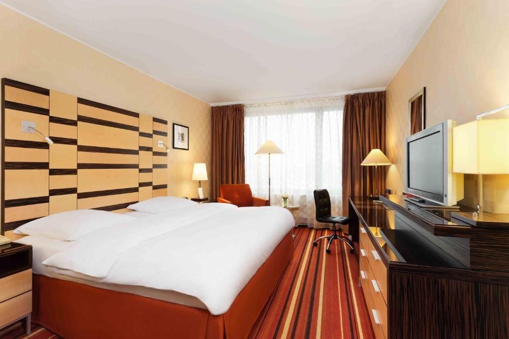 Двухместный (Улучшенный двухместный номер с 1 кроватью или 2 отдельными кроватями) гостиницы АЗИМУТ Отель Олимпик Москва