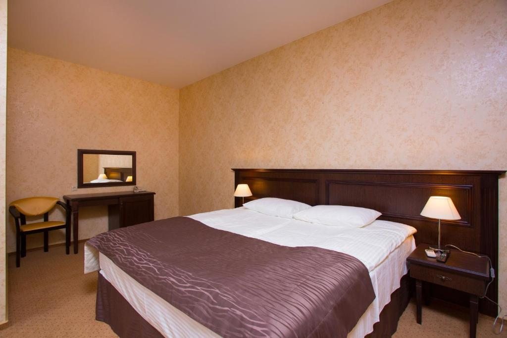 Сьюит (Улучшенный люкс с кроватью размера «king-size») гостиницы Riposo, Краснодар