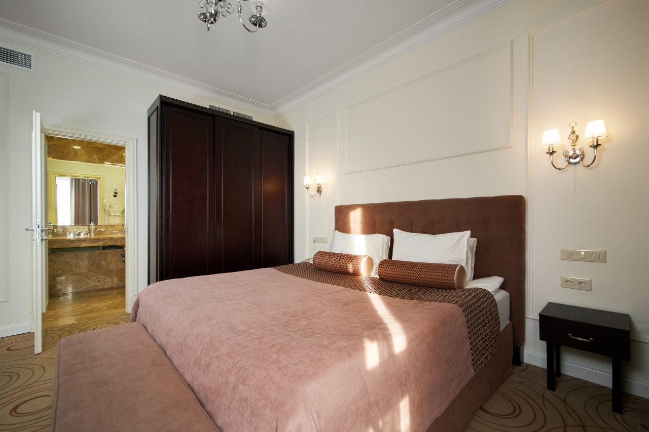 Люкс, Гостиница Континенталь