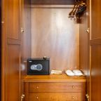 Четырехместный (Делюкс с видом на Адмиралтейство), Петр Отель