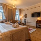 Четырехместный (Делюкс с видом на Адмиралтейство), Петр Отель