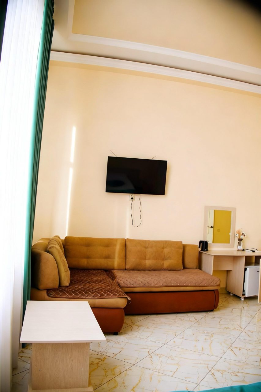 Полулюкс (Джуниор суит), Гостиница Джамиля