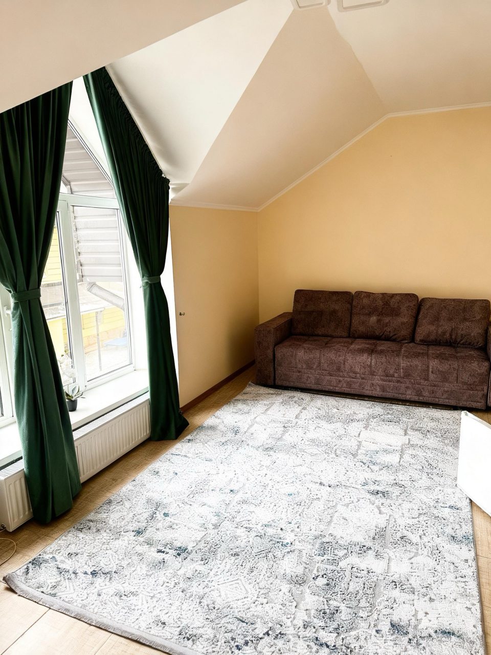 Люкс, Гостиница Джамиля