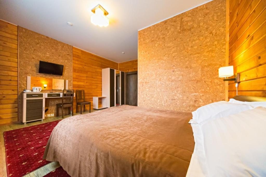 Двухместный (Улучшенный двухместный номер с 1 кроватью) гостевого дома Времена года, Братск