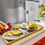 Общая кухня, Гостиница Жуков