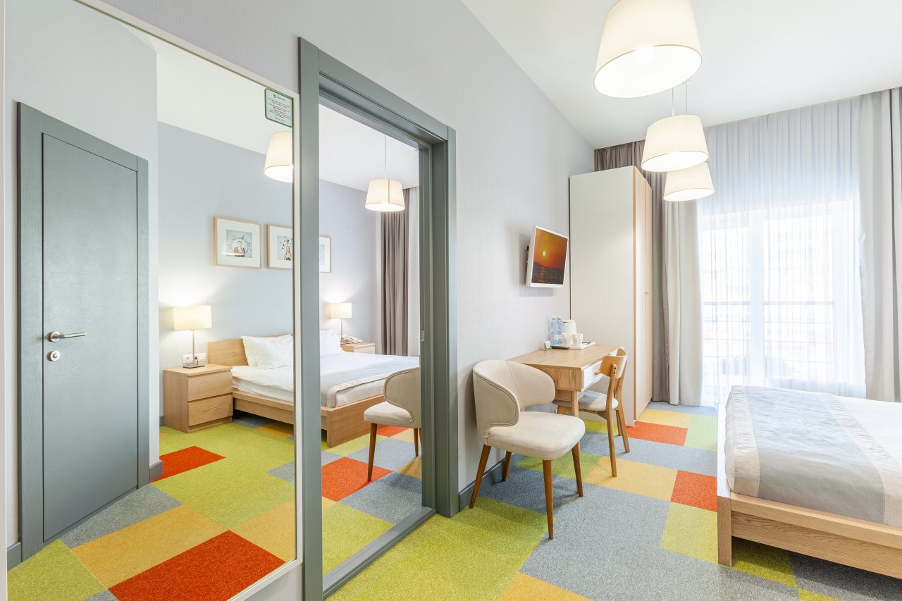 Четырехместный (Семейный двухкомнатный 2 кровати), Ракурс Отель