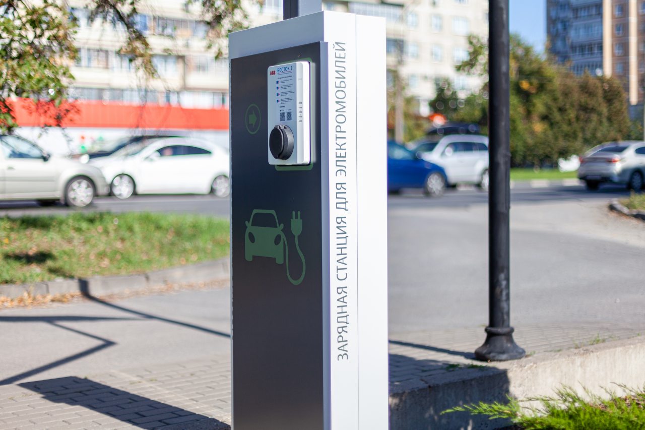 Парковка и станция зарядки для электромобилей, Ракурс Отель