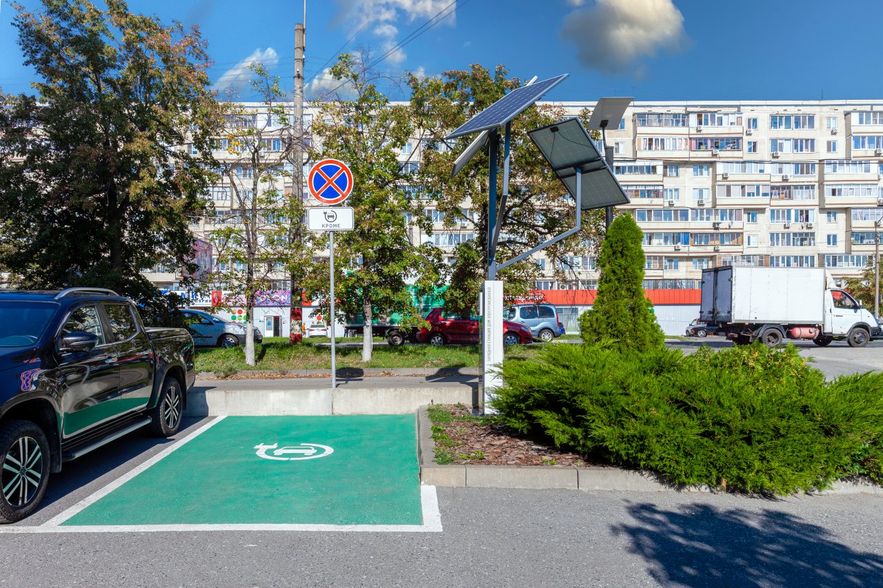 Парковка и станция зарядки для электромобилей, Ракурс Отель